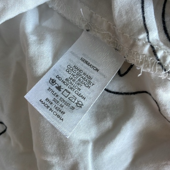 Milk & Honey White Button Up Shirt Lips Long Sleeve Size Medium - Picture 3 of 9